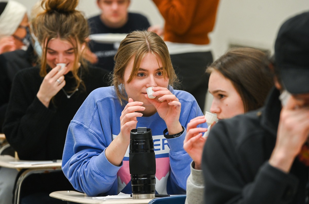 /media/images/students_evoo.jpg